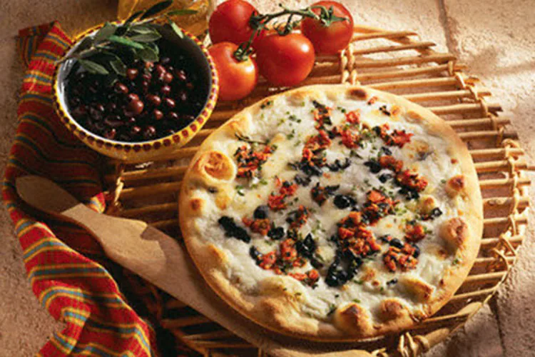 Comer pizza reduce riego de cáncer, según científicos italianos