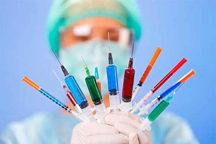 Un equipo internacional de científicos anunció que logró desarrollar la primera vacuna que protege a los monos de los virus mortales del Ébola y Marburgo. Los expertos de Canadá, Estados Unidos y Francia indicaron que su trabajo podría acelerar la investigación para encontrar un tratamiento que funcione en los humanos.
