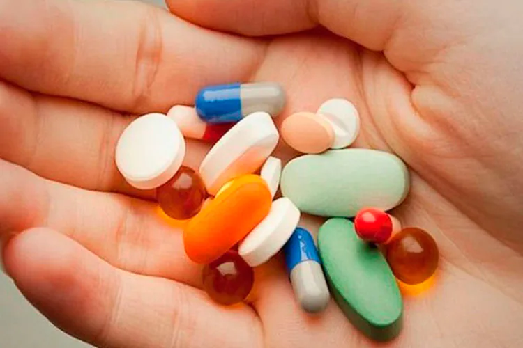 Los antibióticos son medicamentos muy potentes que pueden parar a ciertas infecciones y salvar vidas. Pero los antibióticos pueden causar más daño que bien cuando no se usan correctamente. Usted puede proteger a su familia y a sí mismo aprendiendo cuándo se deben usar los antibióticos y cuándo debe evitarlos.