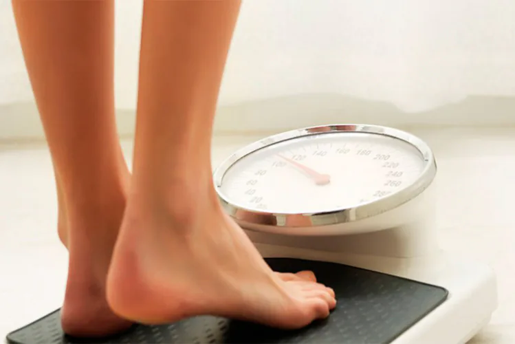 A menor peso corporal de la mujer, mayor riesgo de menopausia precoz