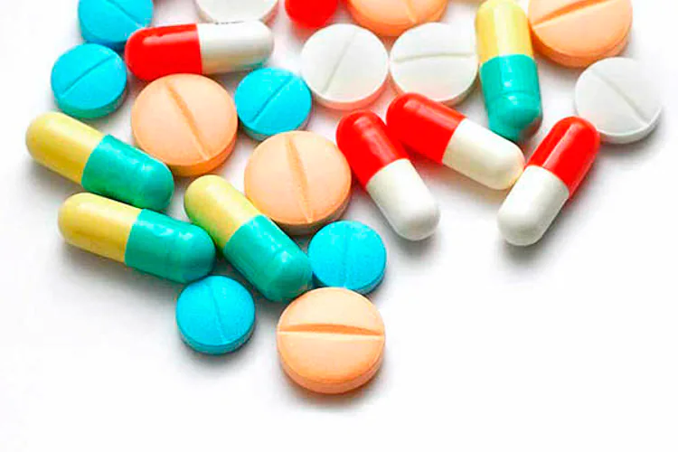 Es el daño a uno o ambos riñones causado por la excesiva exposición a las mezclas de medicamentos, en especial a los fármacos contra el dolor (analgésicos) de venta libre.