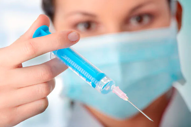 Las vacunas pueden protegernos contra enfermedades. Pueden ayudarnos a no contraer enfermedades tales como: polio, sarampión, paperas, tos ferina, hepatitis A y B, varicela y gripe, entre otras. Las vacunas ayudan a que las personas sanas continúen sanas. Nos ayudan a evitar que nos enfermemos y evitan que transmitamos enfermedades a otras personas. La mejor manera de prevenir la gripe es vacunándose cada otoño. Existen dos tipos de vacunas: