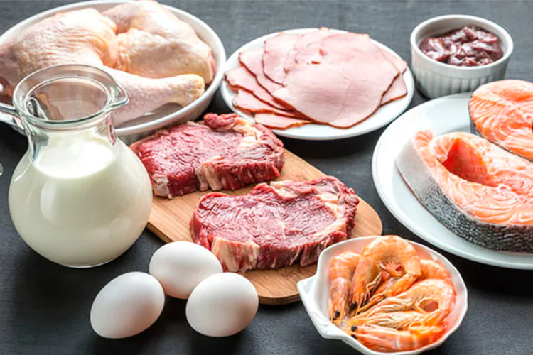 La vitamina B12 es importante para tener las células del cerebro y la sangre saludable. Sin suficiente vitamina B12, tu podrías aumentar las probabilidades de desarrollar anemia (sangre débil y frágil). Eventualmente podrías tener problemas con tu memoria y podrías tener más tendencia a confundirte.