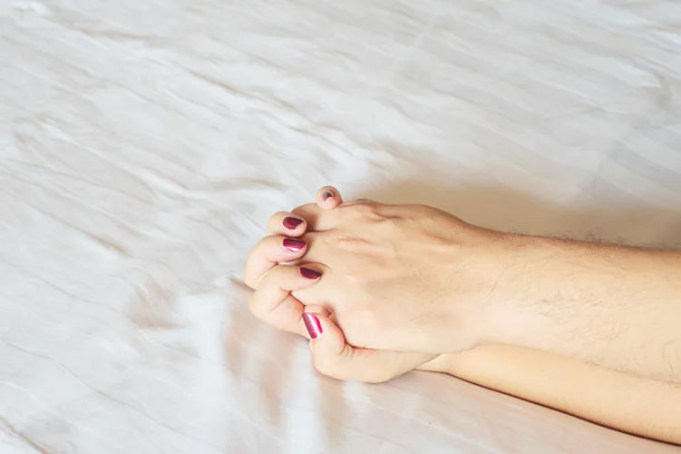 La sexóloga y terapeuta, Eva Moreno, explica en «Mi deseo depende de mí» las claves para estimular el deseo sexual