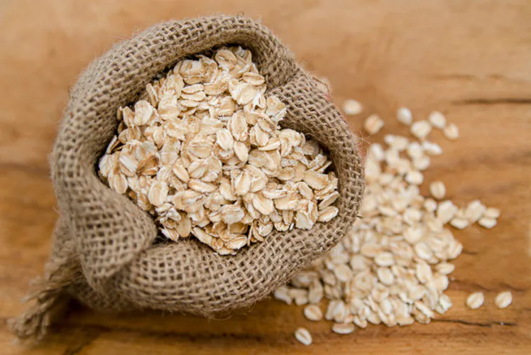 Este cereal de grano entero es saciante, versátil, antioxidante, con fibra y ayuda a controlar el azúcar en la sangre y el colesterol «malo». La avena es un tesoro nutricional