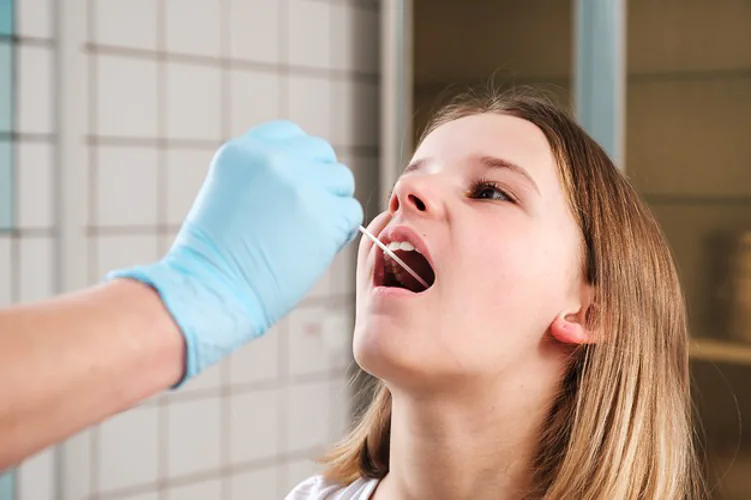 Investigadores españoles diseñan un test que detecta el cáncer oral en la saliva
