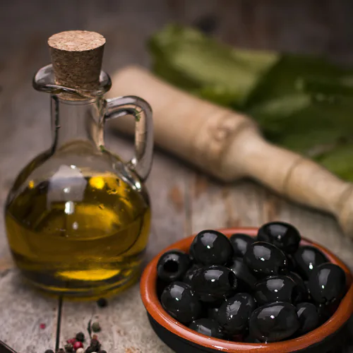 Esta sustancia, con propiedades anticancerígenas, cardioprotectoras, antiinflamatorias y neuroprotectoras, se encuentra en pequeñas cantidades en el aceite de oliva y el vino, entre otros productos.