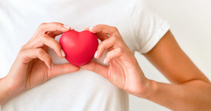 Ser mujer incrementa las probabilidades de morir tras una emergencia cardíaca.