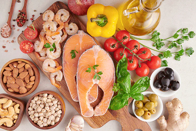 Un estudio realizado en el Hospital Universitario Reina Sofia en Córdoba, España, comparó los efectos de las dietas mediterránea y baja en grasas en prevención cardiovascular secundaria.