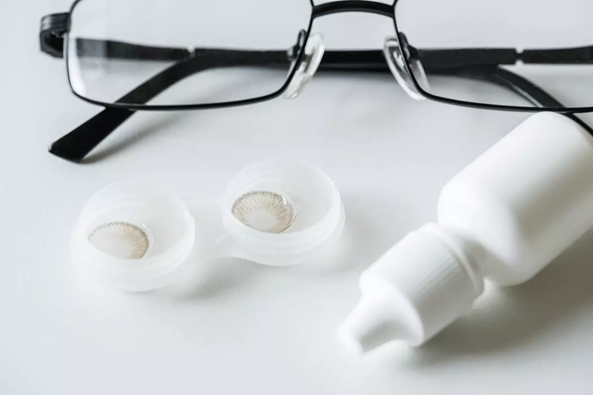 Las complicaciones de los lentes de contacto se vinculan a daño ocular permanente