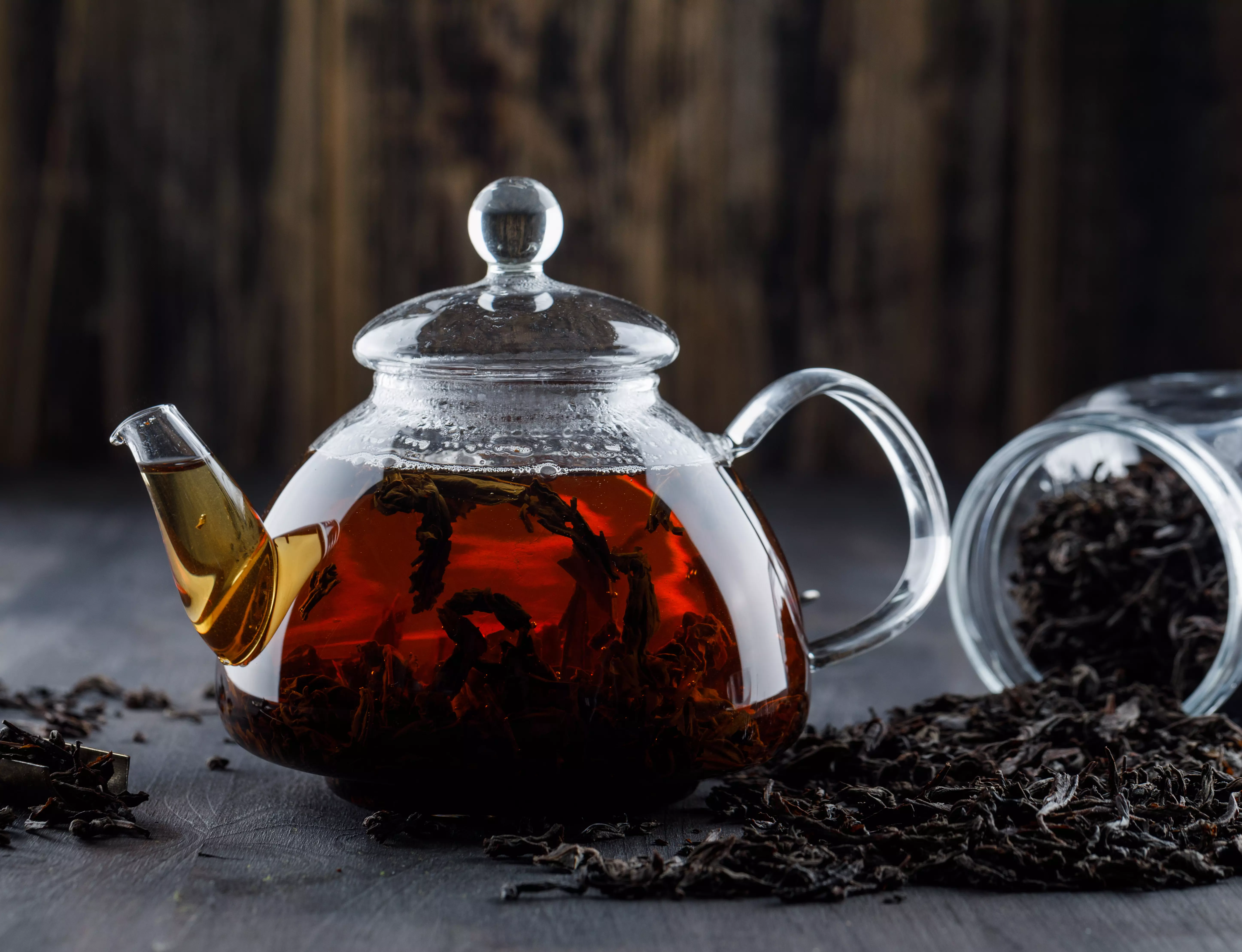Debido a su abundante contenido de antioxidantes, el té negro se asocia con beneficios para la salud cardiovascular, intestinal y de la piel. ¿Qué dice la ciencia?