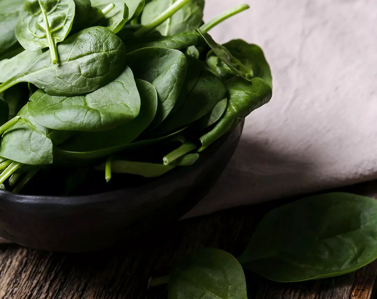 ¿Por qué deberías comer las espinacas crudas? 5 beneficios
